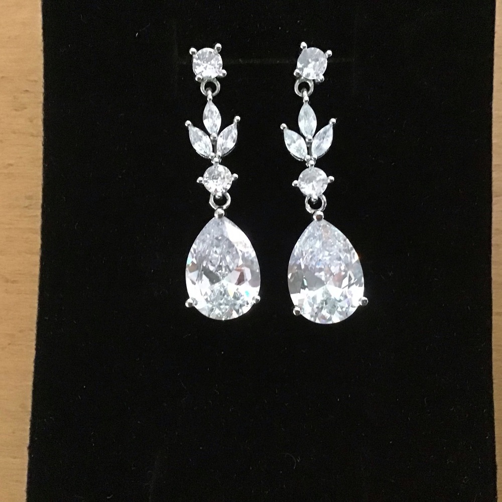 Rhinestone Jewelry Set **NWOT** - Picture 3 of 5